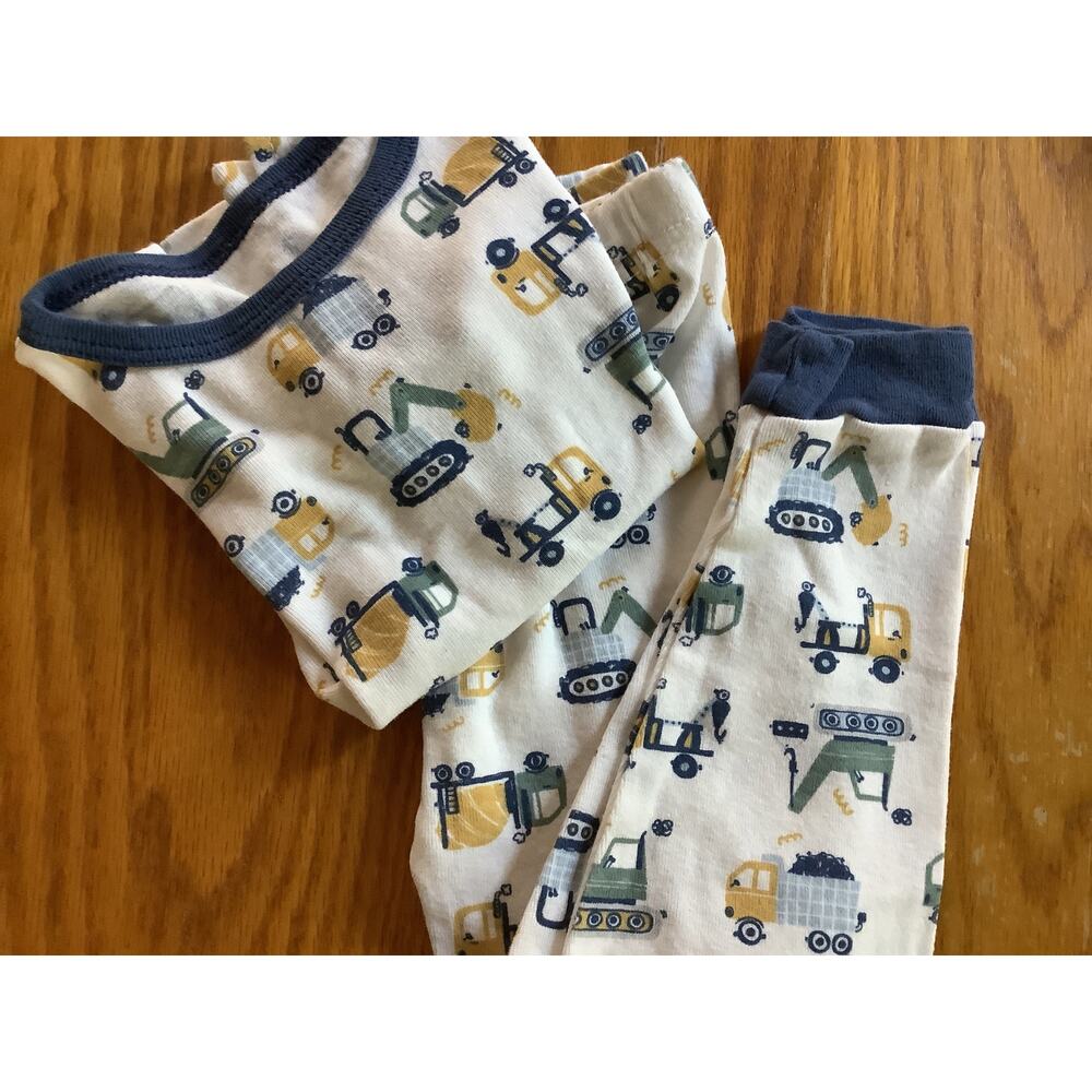 Rugged Bears boys 2T Pajamas set truck pattern